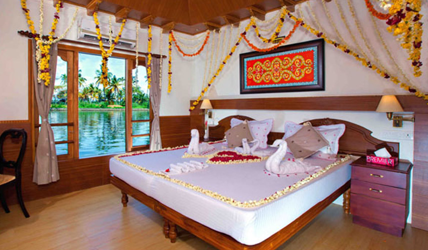 Honeymoon houseboats